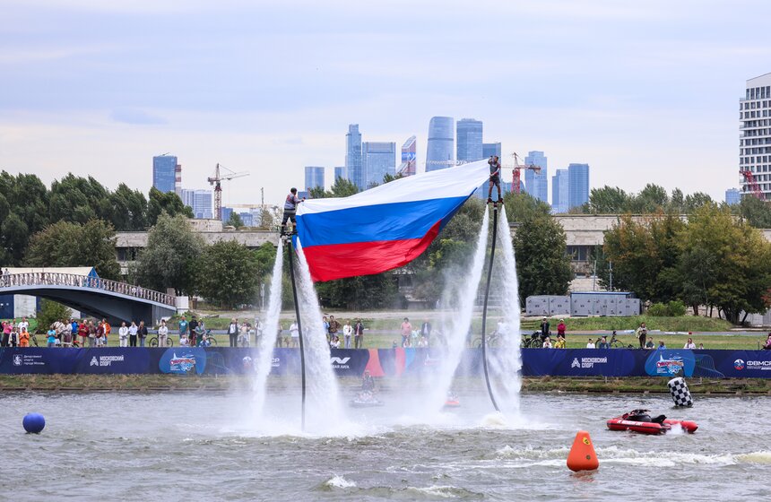 Более 5 тысяч человек посетили фестиваль "Открытая вода" в Крылатском 13 фото