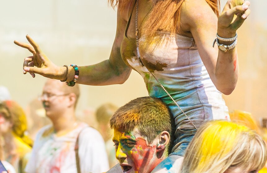 Фестиваль индийских красок Холи прошел в "Лужниках" 13 фото