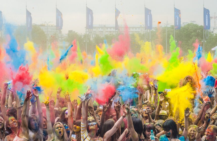 Фестиваль индийских красок Холи прошел в "Лужниках" 17 фото