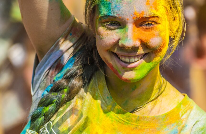 Фестиваль индийских красок Холи прошел в "Лужниках" 10 фото