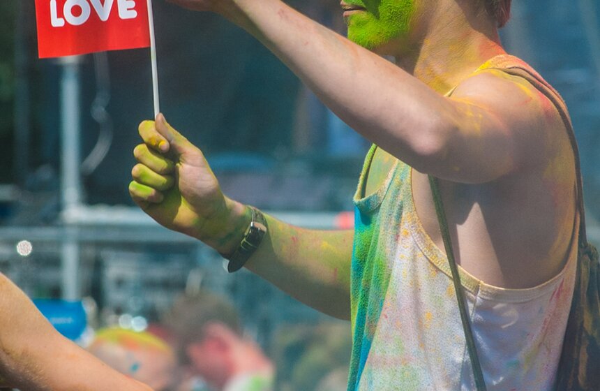 Фестиваль индийских красок Холи прошел в "Лужниках" 6 фото