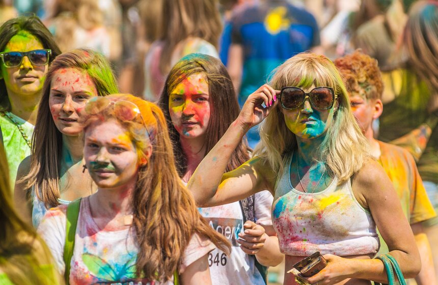 Фестиваль индийских красок Холи прошел в "Лужниках" 8 фото