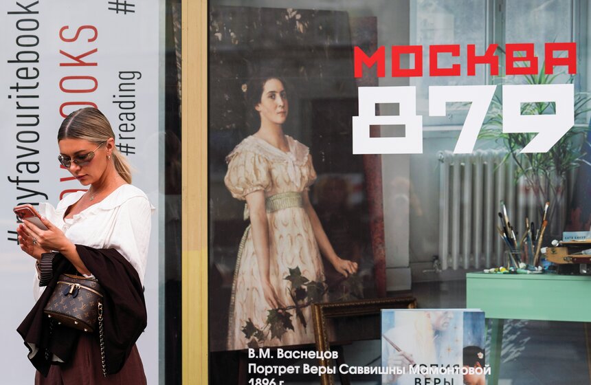 Более 3,5 тысячи декоративных конструкций и флагов появятся в Москве ко Дню города 13 фото