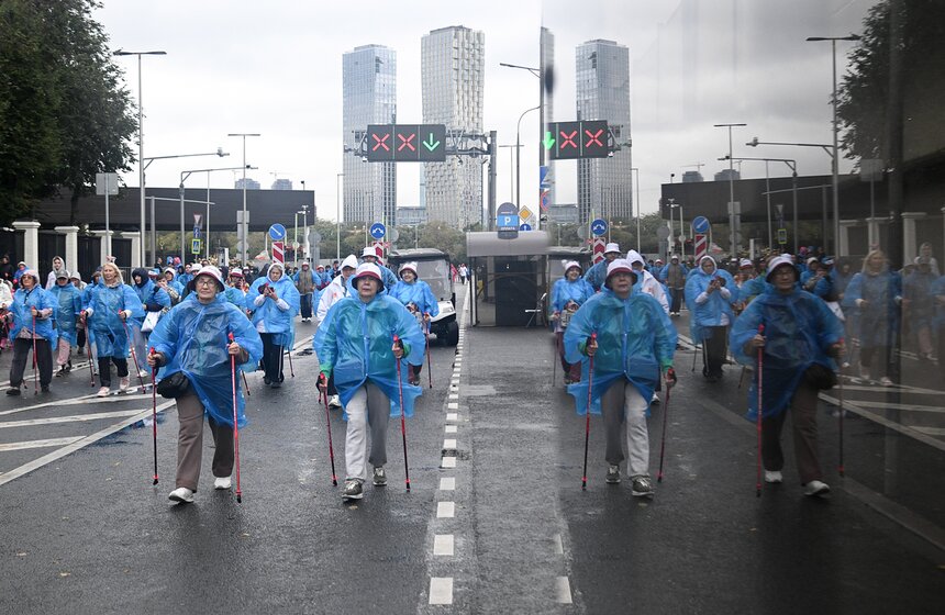 Более 20 тысяч москвичей приняли участие в фестивале "День ходьбы" 15 фото