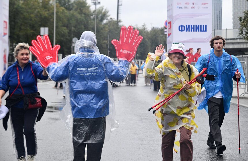 Более 20 тысяч москвичей приняли участие в фестивале "День ходьбы" 16 фото
