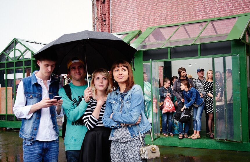 В саду "Эрмитаж" прошло дизайнерское парк-шоу 6 мастеров моды 14 фото