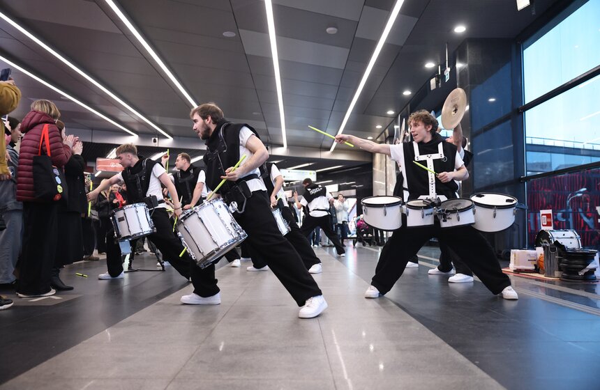 Барабанщики Vasiliev Groove устроили шоу в московском метро 18 фото