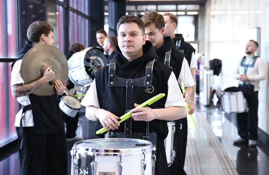 Барабанщики Vasiliev Groove устроили шоу в московском метро 2 фото
