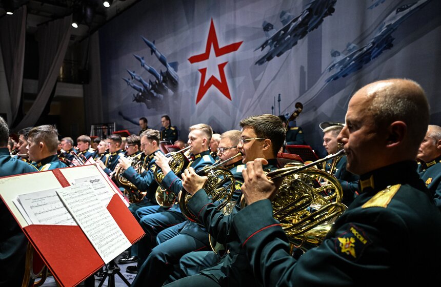 Лауреатов смотра-конкурса военных дирижеров наградили в Москве 10 фото