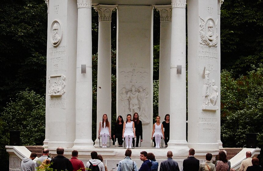 В Нескучном саду проходит фестиваль театральных постановок 1 фото