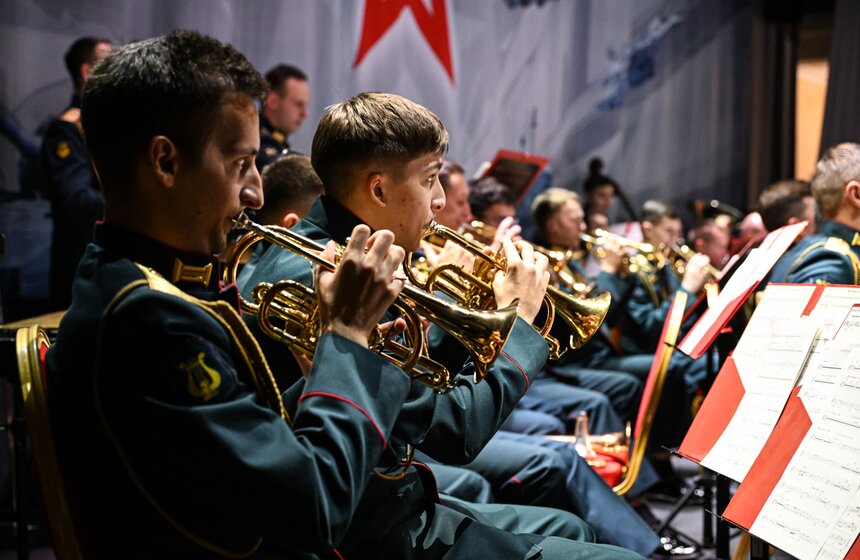 Лауреатов смотра-конкурса военных дирижеров наградили в Москве 19 фото