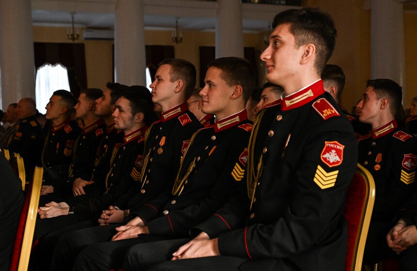 Лауреатов смотра-конкурса военных дирижеров наградили в Москве 8 фото