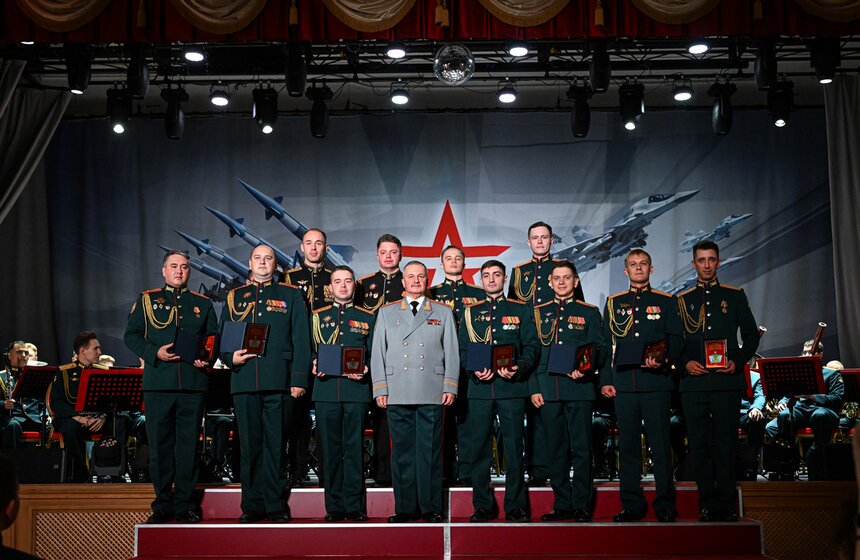 Лауреатов смотра-конкурса военных дирижеров наградили в Москве 1 фото