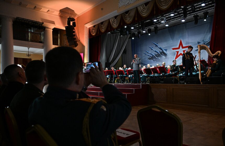 Лауреатов смотра-конкурса военных дирижеров наградили в Москве 7 фото