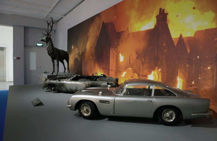 В МАММ показывают стиль Джеймса Бонда 13 фото