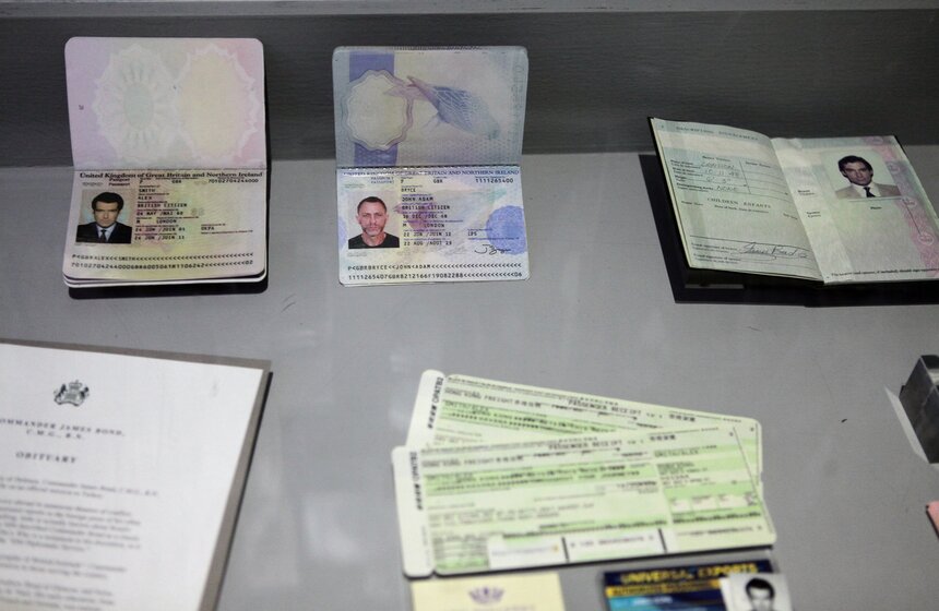 В МАММ показывают стиль Джеймса Бонда 7 фото