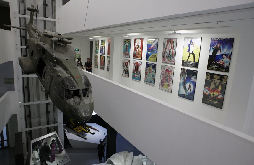 В МАММ показывают стиль Джеймса Бонда 17 фото