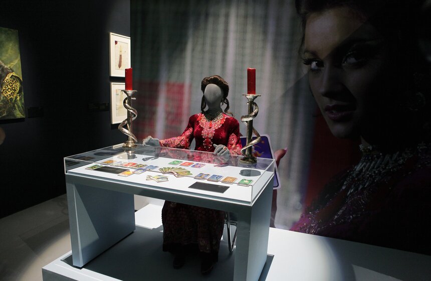 В МАММ показывают стиль Джеймса Бонда 16 фото