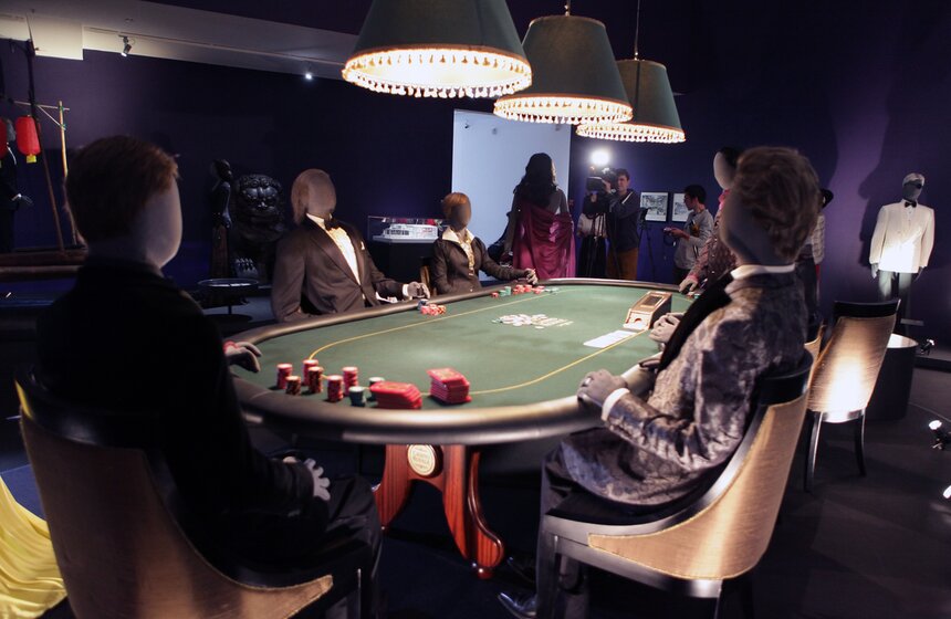 В МАММ показывают стиль Джеймса Бонда 15 фото