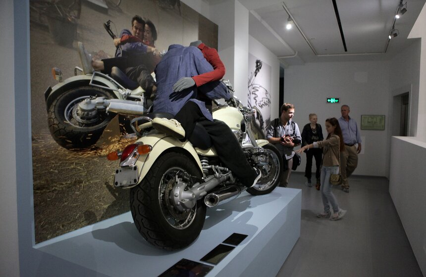 В МАММ показывают стиль Джеймса Бонда 18 фото