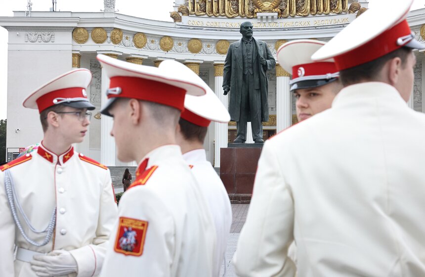 Более 400 воспитанников Первого Московского кадетского корпуса приняли присягу на ВДНХ 3 фото