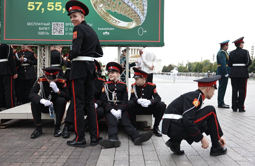 Более 400 воспитанников Первого Московского кадетского корпуса приняли присягу на ВДНХ 2 фото