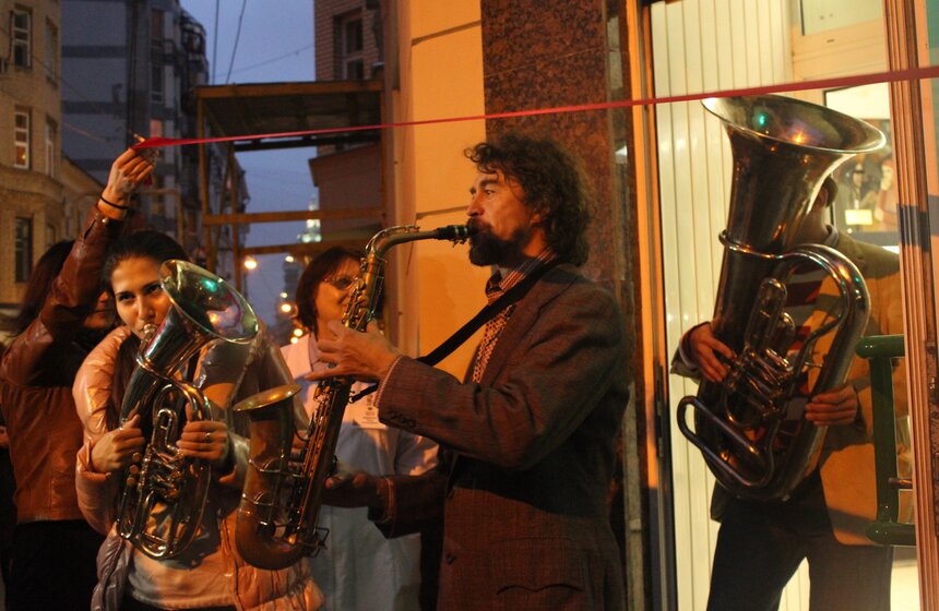 Вывеску на аптеке на Малой Бронной отреставрировали 9 фото