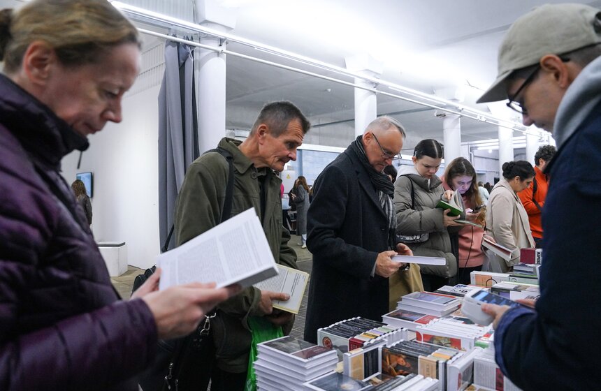 Независимая книжная ярмарка прошла в Москве 13 фото