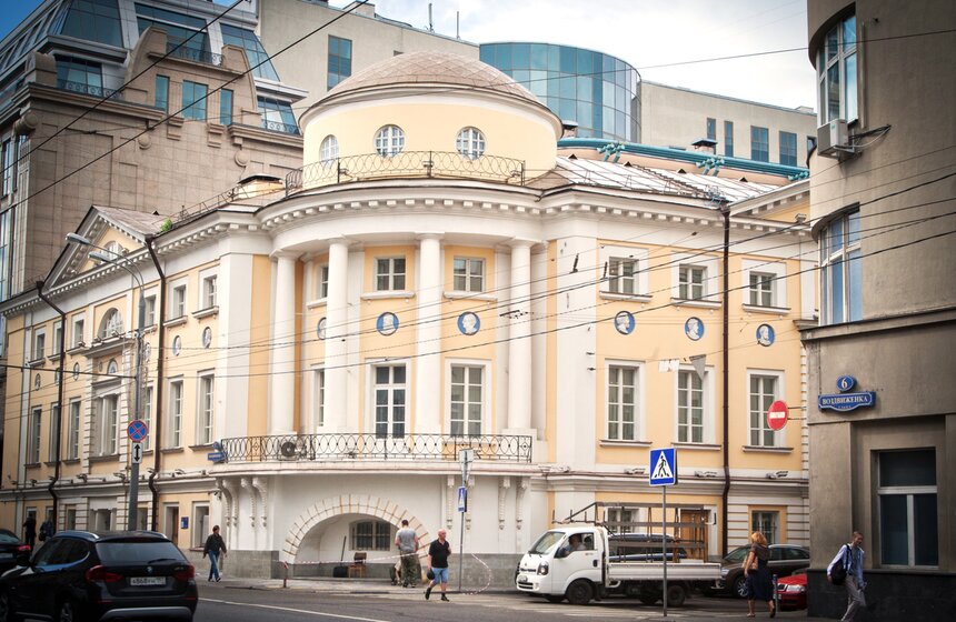 улица Воздвиженка, дом 81, строение 1 <br />Комитет города Москвы по обеспечению реализации инвестиционных проектов в строительстве и контролю в области долевого строительства. Департамент развития новых территорий города Москвы.