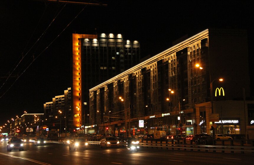 На проспекте Мира и на Ярославске появилась новая подсветка 14 фото