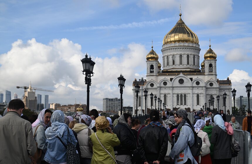 Мощи Спиридона Тримифунтского доставили в храм Христа Спасителя 1 фото