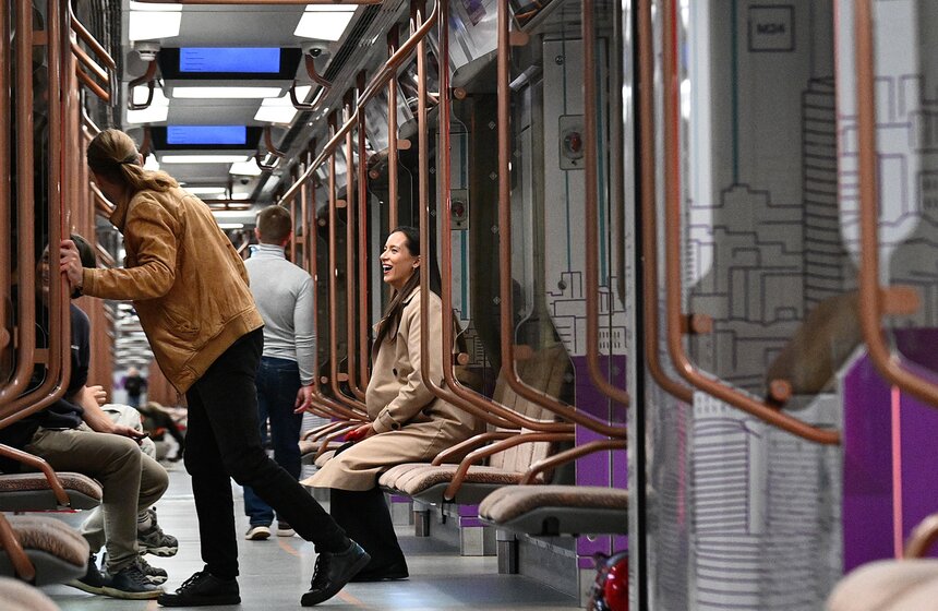Тематический поезд к 15-летию телеканала Москва 24 запустили в метро 18 фото