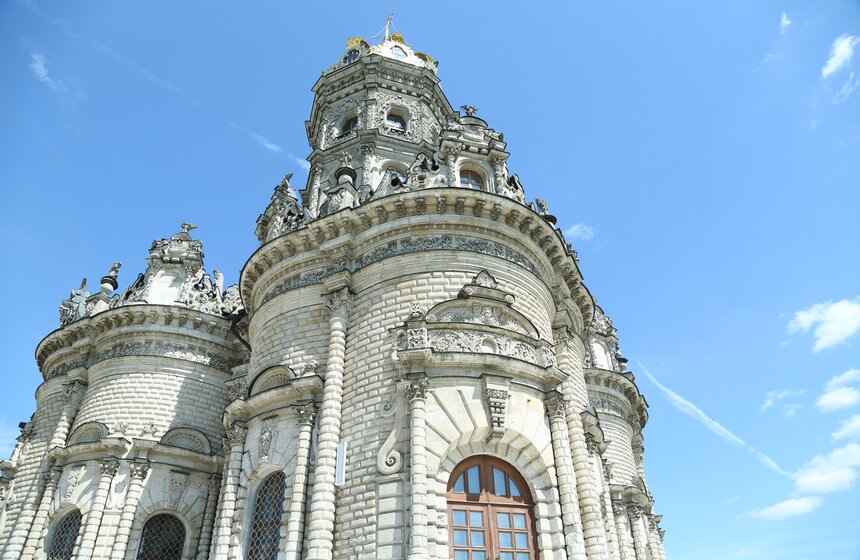 Знаменская церковь усадебного комплекса Дубровицы