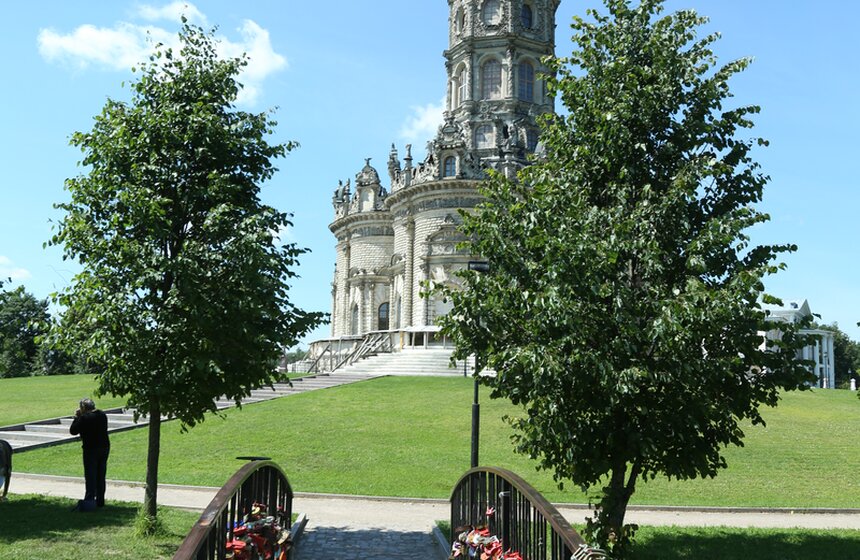 Знаменская церковь усадебного комплекса Дубровицы