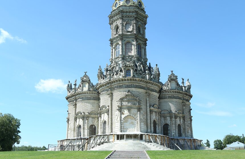 Знаменская церковь усадебного комплекса Дубровицы