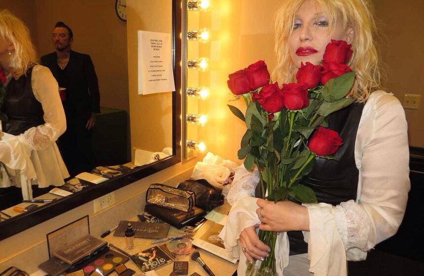 Рок-певице и актрисе Кортни Лав исполнилось 50 лет 10 фото