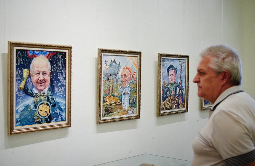 Юбилейная выставка карикатур Игоря Смирнова открылась в столице 2 фото
