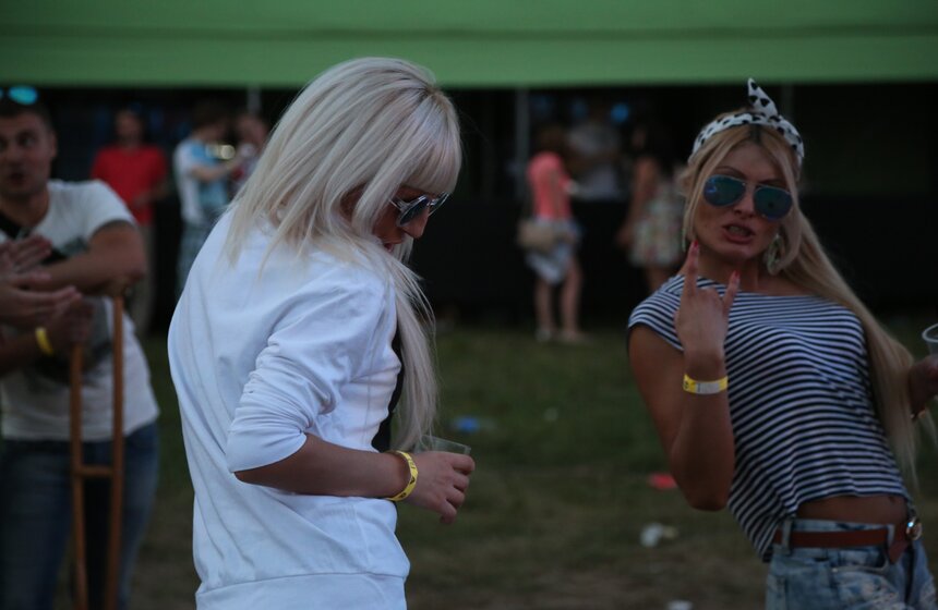 На Тушинском аэродроме прошел фестиваль музыки Fruit Vibrations 42 фото