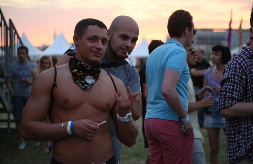 На Тушинском аэродроме прошел фестиваль музыки Fruit Vibrations 35 фото