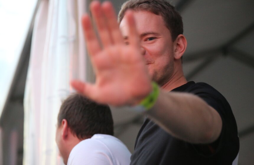 На Тушинском аэродроме прошел фестиваль музыки Fruit Vibrations 40 фото