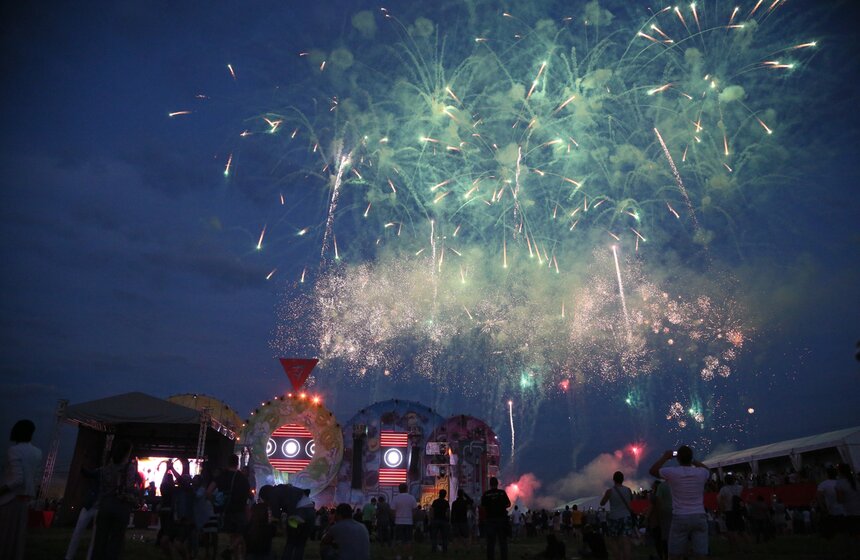 На Тушинском аэродроме прошел фестиваль музыки Fruit Vibrations 43 фото