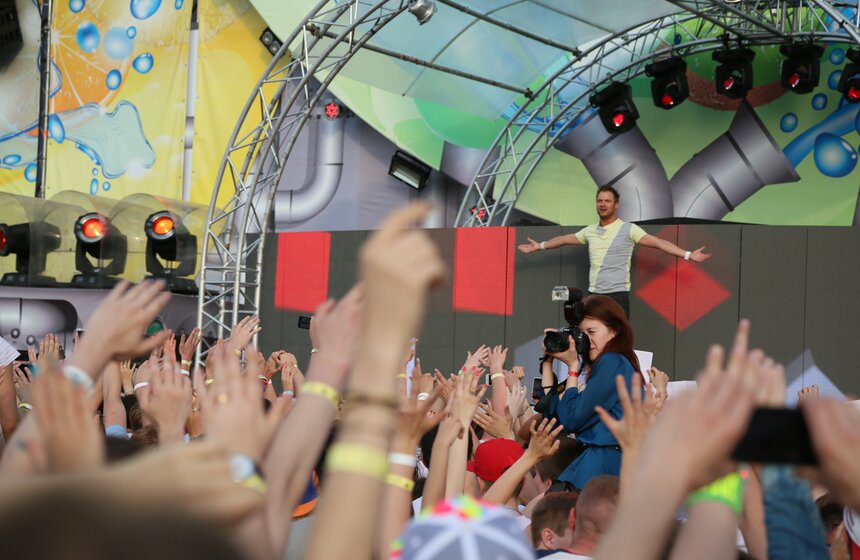 На Тушинском аэродроме прошел фестиваль музыки Fruit Vibrations 14 фото