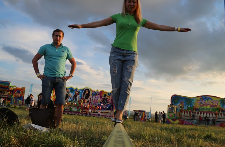 На Тушинском аэродроме прошел фестиваль музыки Fruit Vibrations 19 фото