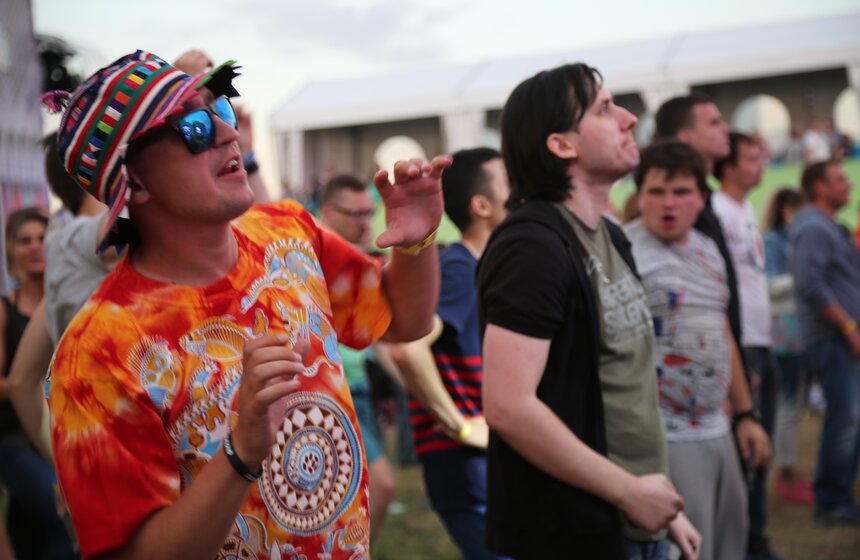 На Тушинском аэродроме прошел фестиваль музыки Fruit Vibrations 31 фото
