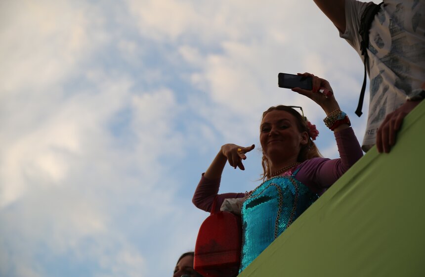 На Тушинском аэродроме прошел фестиваль музыки Fruit Vibrations 24 фото