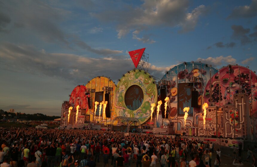 На Тушинском аэродроме прошел фестиваль музыки Fruit Vibrations 23 фото