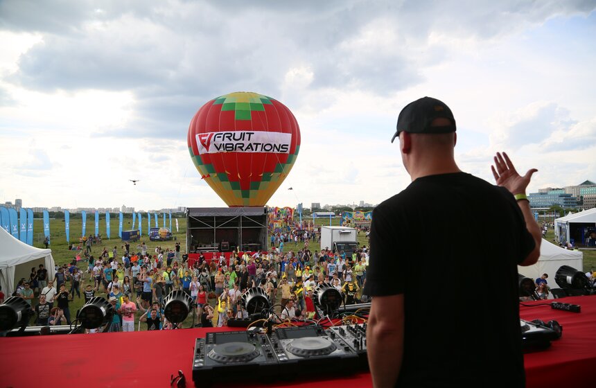 На Тушинском аэродроме прошел фестиваль музыки Fruit Vibrations 3 фото