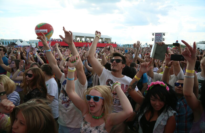 На Тушинском аэродроме прошел фестиваль музыки Fruit Vibrations 7 фото