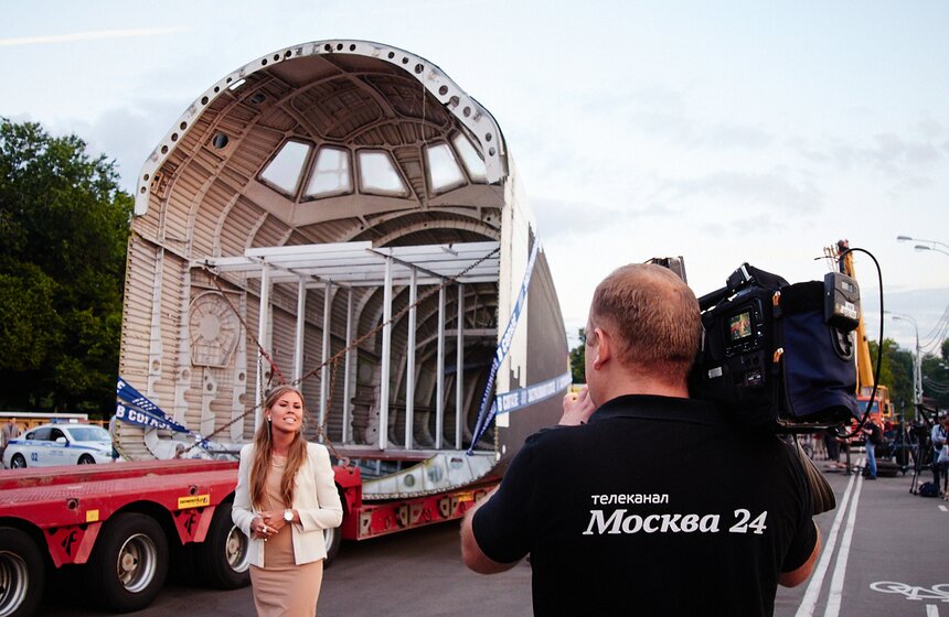 Первый советский шаттл "Буран" перевезли на ВДНХ 3 фото