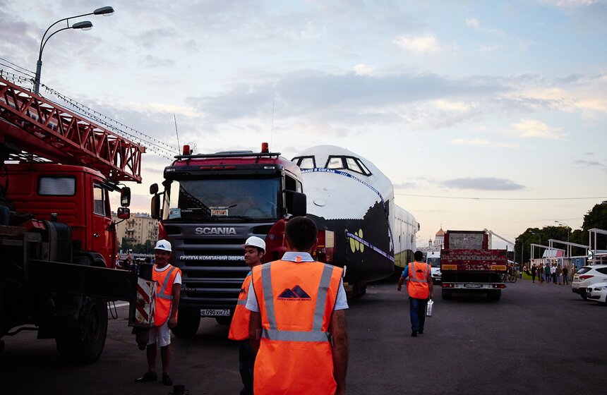Первый советский шаттл "Буран" перевезли на ВДНХ 1 фото